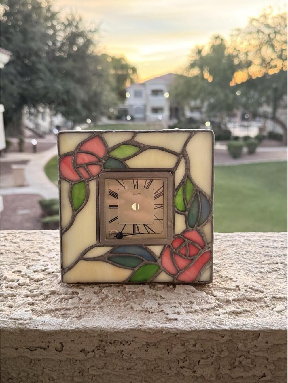 VINTAGE Royal Limited STAINED GLASS Quartz CLOCK with Pink Flowers and Leaves